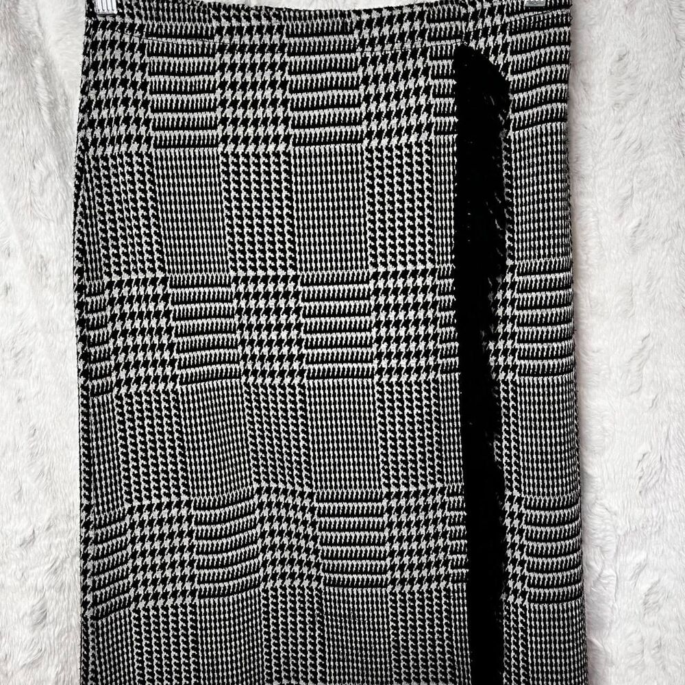 LENNIE FOR NINA LEONARD SIZE MEDIUM black & white houndstooth skirt with FRINGE